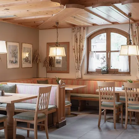 Arbor & ホテル 3*