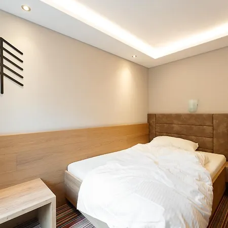 Hotel Arbor & 3*