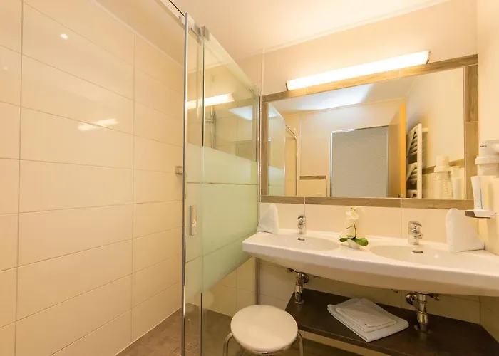 Arbor & מלון זאלבך הינטרגלם